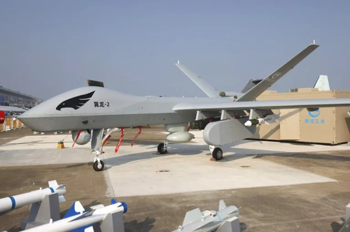Máy bay không người lái GJ-2 Wing Loong II do Trung Quốc phát triển, có khả năng trinh sát và mang vũ khí tấn công. Đây là một trong những UAV được xuất khẩu rộng rãi và triển khai trong nhiều chiến dịch giám sát khu vực.