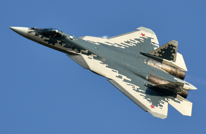 Cụ thể, Lực lượng Nga đang triển khai máy bay chiến đấu tàng hình Su-57 với tên lửa mới và khả năng cơ động được cải thiện, khiến các mục tiêu của Ukraine rơi vào tình trạng nguy cơ cao, dù có được bảo vệ bởi hệ thống phòng không Patriot của Mỹ. Ảnh: @National Security Journal.