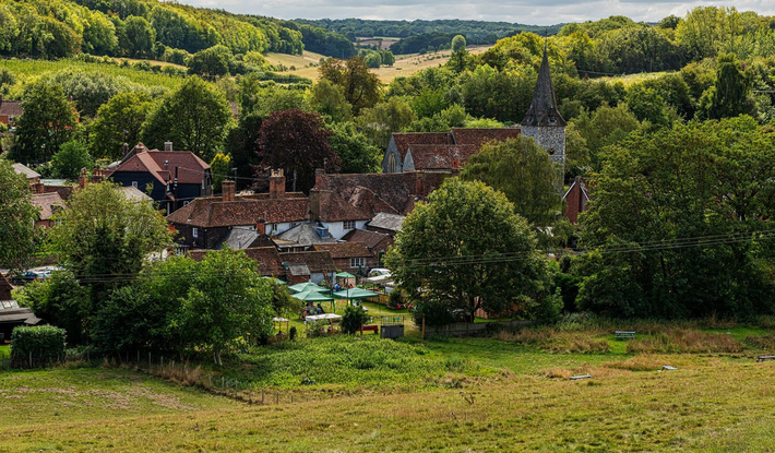 Khi tiến hành khai quật tại ngôi mộ ở The Meads, Sittingbourne, các chuyên gia đến từ Quỹ khảo cổ Canterbury bất ngờ tìm thấy vật thể lạ kỳ dị. Ảnh: @Quỹ khảo cổ Canterbury.