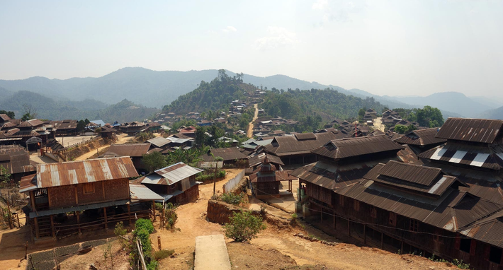 Cụ thể, khi tiến hành khai quật tại một mỏ gần làng Noije Bum ở miền bắc Myanmar, các nhà cổ sinh vật học đến từ Viện Địa chất và Cổ sinh vật học Nam Kinh và Bảo tàng Lịch sử Tự nhiên London đã bất ngờ phát hiện một hiện vật tiền sử kỳ lạ…Ảnh: @Viện Địa chất và Cổ sinh vật học Nam Kinh.