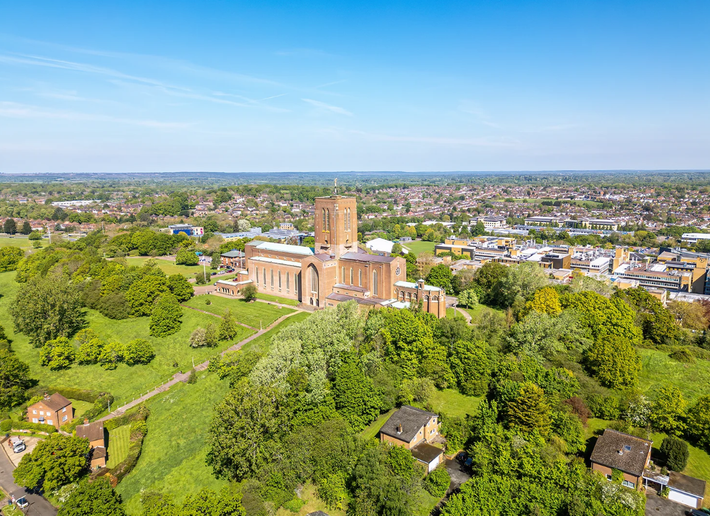 Tại khu vực gần Guildford, Surrey, nước Anh, một trận lở đất đã xảy ra, giúp hé lộ một bí mật thú vị. Ảnh: @Viện Khảo cổ Đông Nam Guildford.
