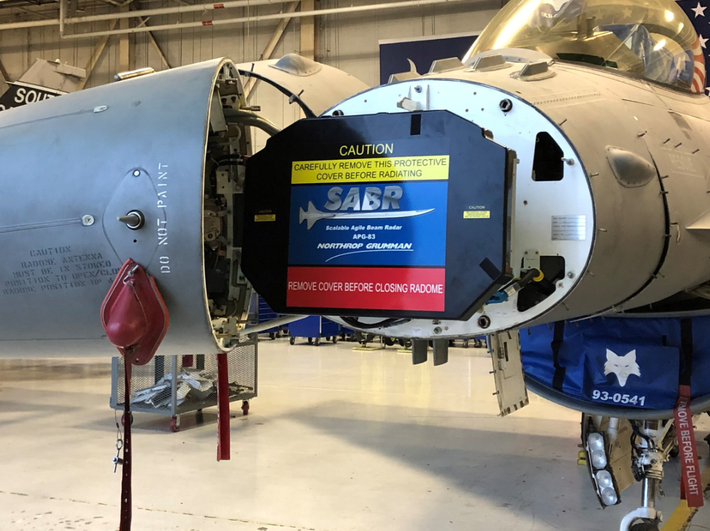 Vì vậy, một radar AESA của Nga dựa trên thiết kế mới được phát triển cho máy bay chiến đấu Su-57M1, có thể là một giải pháp tạm thời sẵn có và tiên tiến hơn cho một phần của đội bay Su-30MKI Ấn Độ, cho đến khi một giải pháp thay thế nội địa hoàn thành quá trình phát triển. Ảnh: @ Defence News India.