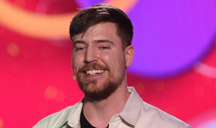 MrBeast đang phát triển một chương trình trò chơi có tên là Beast Games và anh ấy cũng có một doanh nghiệp hàng hóa sinh lợi. Anh ấy cũng sẽ hợp tác với Amazon để tạo nội dung phát trực tuyến. Ảnh: @BBC.