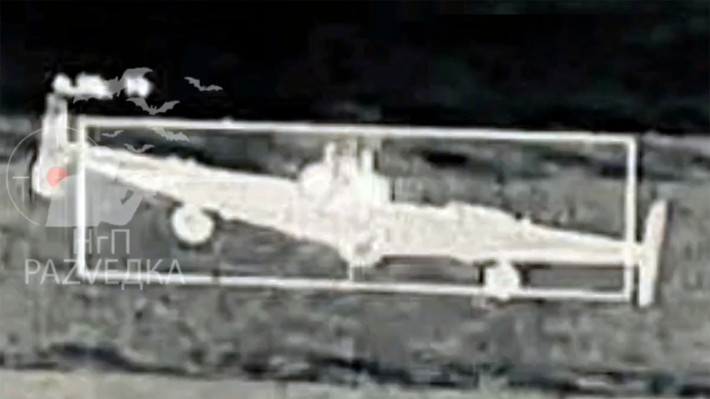 Ngày 11/8/2025, trang phân tích quân sự The War Zone đưa tin, Nga đang nâng cấp UAV Shahed-136 với khả năng rải mìn chống tăng PTM-3, nhắm vào phương tiện Ukraine sâu sau chiến tuyến. Chiến thuật này giống cách Ukraine dùng UAV đa cánh quạt thả bom, nhưng Shahed vượt trội nhờ tầm bay trên 1.000 km và thời gian hoạt động dài, mang lại ưu thế đáng kể.