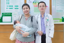 Dây rốn sa ra ngoài âm đạo, trẻ sơ sinh bị ngạt