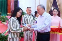 435 phạm nhân Trại giam Phú Sơn được đặc xá, làm lại cuộc đời