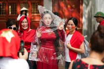 View - Từ sự việc của Ngân 98, đâu là quy định đội mũ vào nhà thờ? | Báo Tri thức và Cuộc sống - TIN TỨC PHỔ BIẾN KIẾN THỨC 24H