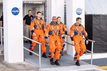 Bật mí chi tiết bộ đồ vũ trụ của phi hành gia Artemis II