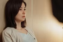 Vợ sốc khi phát hiện chồng cặp bồ với cô gái đáng tuổi con