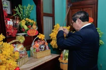 Thủ tướng Phạm Minh Chính dâng hương tưởng nhớ Chủ tịch Hồ Chí Minh