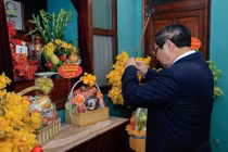 Thủ tướng Phạm Minh Chính dâng hương tưởng nhớ Chủ tịch Hồ Chí Minh