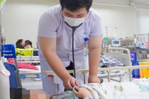 Sử dụng thuốc lá điện tử, bé trai bủn rủn chân tay, nói nhảm