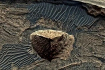 Bí ẩn cấu trúc 'kim tự tháp 3 mặt' trên sao Hỏa