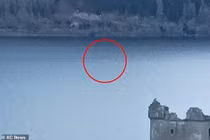 Quái vật hồ Loch Ness 'tái xuất', bơi rất nhanh?