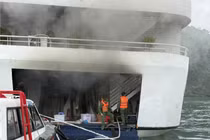 Kịp thời dập tắt đám cháy trên tàu du lịch chở 32 người ở Hải Phòng