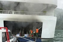 Kịp thời dập tắt đám cháy trên tàu du lịch chở 32 người ở Hải Phòng
