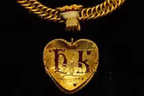 Giải mã bí ẩn chiếc vòng cổ bằng vàng thời Phục Hưng