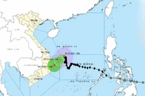 Bão số 15 suy yếu dần, cảnh báo sóng lớn 