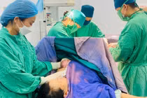 Cứu sản phụ dọa vỡ tử cung trên sẹo mổ cũ 2 lần 