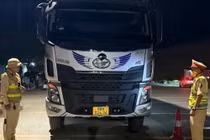 Cảnh sát giao thông Phú Thọ phát hiện 10 vụ chở hàng cấm, hàng giả