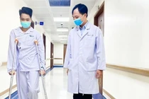 Đột ngột đau khớp háng, nam sinh 14 tuổi mọc thêm một mô xương bất thường