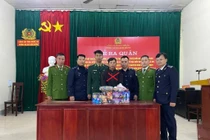 Bắt giữ 2 đối tượng tàng trữ hàng chục kg pháo nổ ở Nghệ An