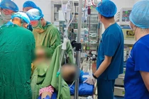 Chạy đua từng giây cứu sản phụ 40 tuổi rau cài răng lược 