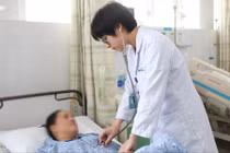 Bảo tồn tử cung cho người phụ nữ 35 tuổi bị bệnh lý mạch máu hiếm gặp