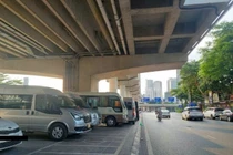 Cháy bãi giữ xe gầm cầu Vĩnh Tuy, sao gầm cầu các ga metro vẫn trông giữ?