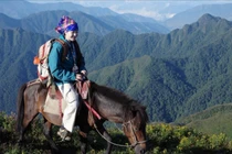 Cưỡi ngựa giữa biển mây Tà Chì Nhù, trải nghiệm độc đáo của Tây Bắc