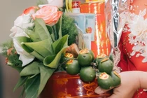 Mẹ chồng 'keo kiệt' mang sính lễ khiến cô dâu sững sờ