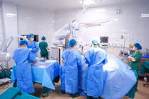 Lấy nhân đĩa đệm, ghép xương chữa thoát vị đĩa đệm chèn ép tủy sống