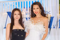 Siêu mẫu Hà Anh, Hoa hậu Thu Hoài khoe vai trần quyến rũ