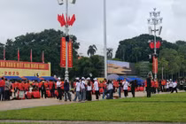 Không khí tại Quảng trường Ba Đình trước giờ sơ duyệt diễu binh, diễu hành