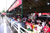 Lắp đặt nhà bạt phục vụ nhân dân xem diễu binh, diễu hành A80