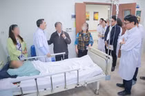 Người bệnh hôn mê phục hồi sau 2 tháng nhờ Thứ trưởng mở đường cấp cứu