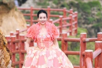 Thí sinh Hoa hậu Doanh nhân châu Á 2025 diễn thời trang tại Eo Gió