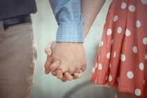 Bố mẹ trắng tay sau bão lũ, hành động của chồng khiến tôi rơi nước mắt 