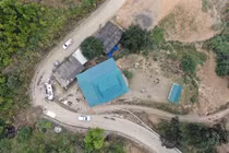 Khu vực xe chở đoàn từ thiện: Dốc dài 1 km, cua gấp hình tam giác