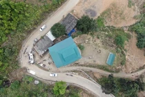 Khu vực xe chở đoàn từ thiện: Dốc dài 1 km, cua gấp hình tam giác