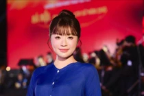 Sao mai Thu Hằng hãnh diện hát Quốc ca ở Quảng trường Cách mạng tháng Tám