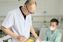 Mù ngay sau 2 mũi tiêm filler trẻ hóa da từ “spa người quen”