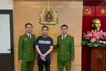 Đối tượng truy nã về tội cố ý làm hư hỏng tài sản ra đầu thú