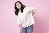 Đến tuổi mãn kinh, vì sao phụ nữ dễ bị loãng xương?