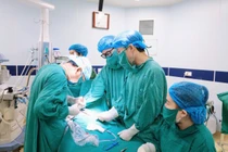 Phẫu thuật tạo hình hậu môn thành công cho bé gái 1 tháng tuổi