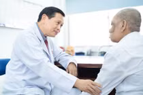 8 chuyên khoa hợp lực điều trị ca bệnh ung thư hốc mũi nặng