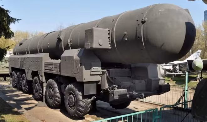 Tên lửa đạn đạo tầm trung RSD-10 của Liên Xô (NATO định danh: SS-20 Saber)