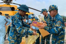 Quân đội điều 3 trực thăng đi cứu trợ người dân bị cô lập do mưa lũ