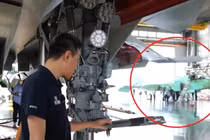 Lộ ảnh dây chuyền lắp ráp tiêm kích J-35A Trung Quốc