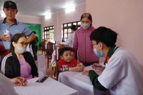 “Bộ đội Cụ Hồ” điểm tựa sức khỏe cho người dân vùng thiên tai